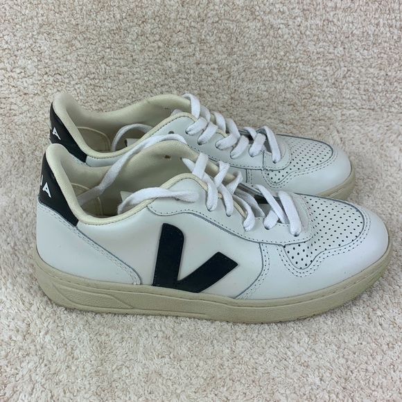 Veja Shoes - VEJA V-10 Leather Trainers